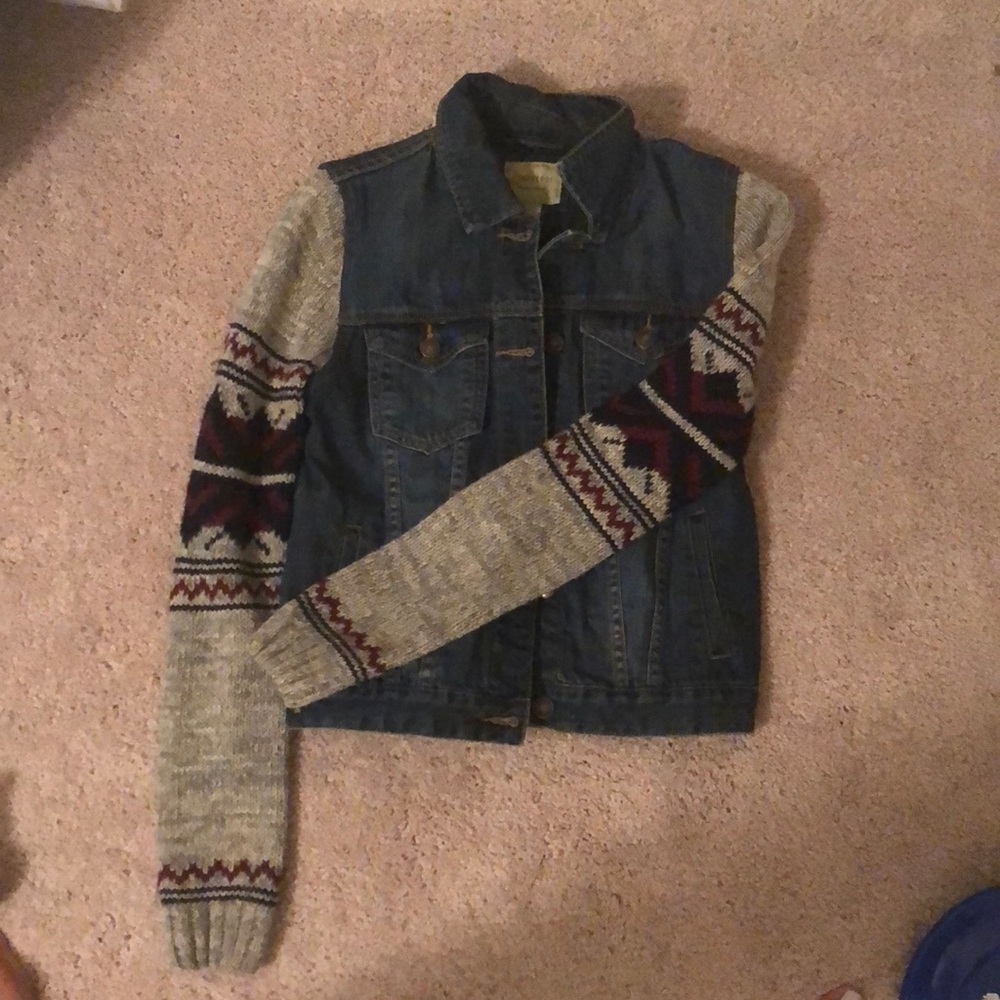 Jean jacket with grey, burgundy and black sleeves!